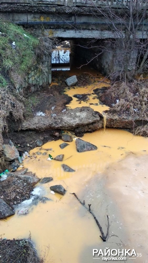 Стало известно, почему водоем в Запорожской области поменял свой цвет (ФОТО)