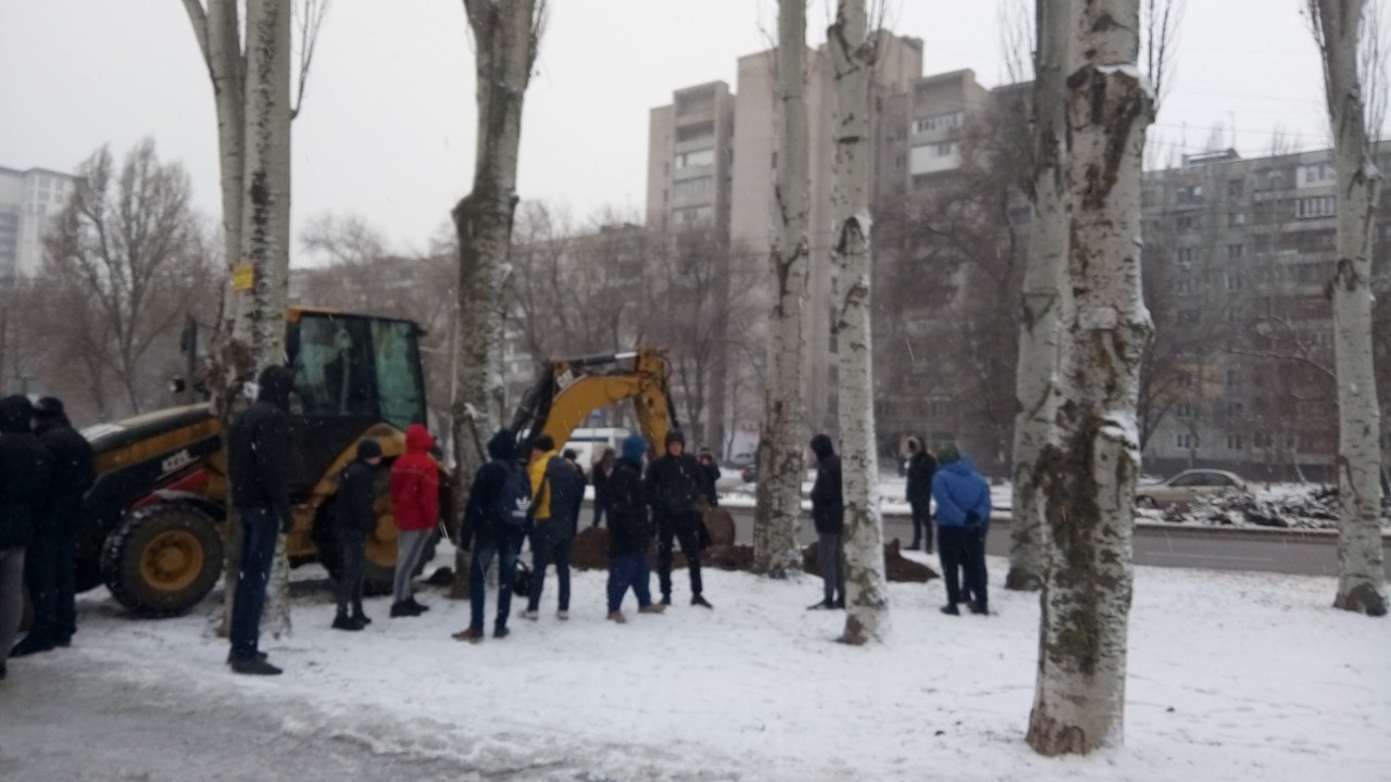 В Запорожье назревает очередной скандал вокруг стройки во дворе многоэтажки на Бородинском (ВИДЕО, ФОТО)