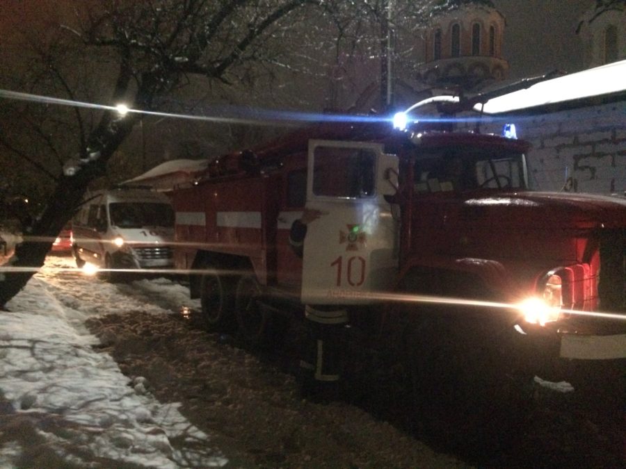 В Запорожской области "скорая" с роженицей застряла в снежном заносе (ФОТО)