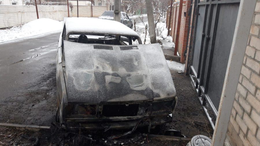 В Запорожской области дотла сгорел припаркованный автомобиль: появились подробности и ФОТО