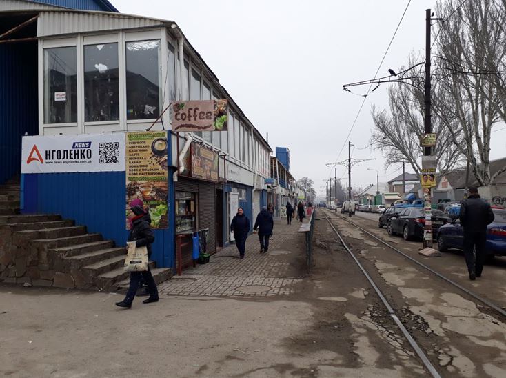 В Запорожье одну из улиц города заполонили «наливайки», залы игровых автоматов и торговые точки, - СМИ