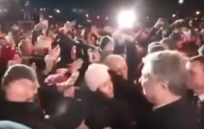 Почему Порошенко сорвал с запорожанки шапку - версия