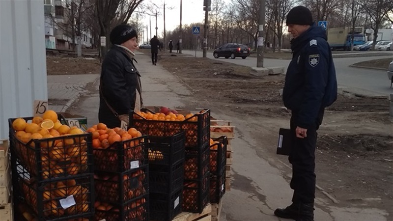 В Запорожье на рынки нагрянули полицейские