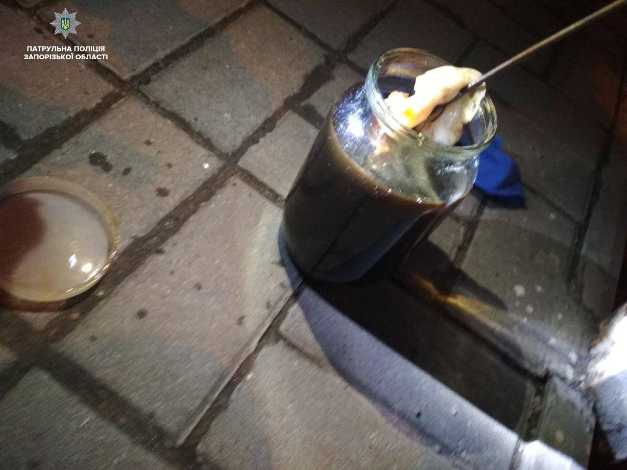 В Запорожье ночью люди в балаклавах пытались поджечь агитационные билборды (ФОТО)