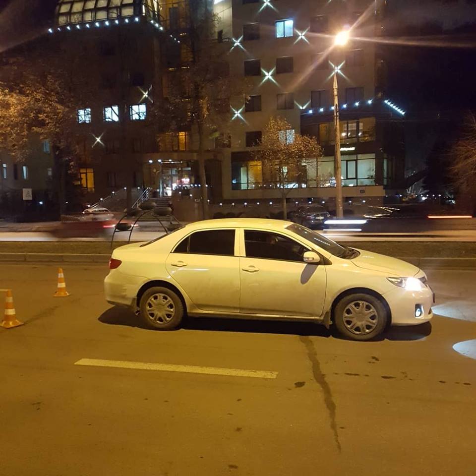 В Запорожье посреди проспекта в машине уснул пьяный водитель (ФОТО, ВИДЕО)