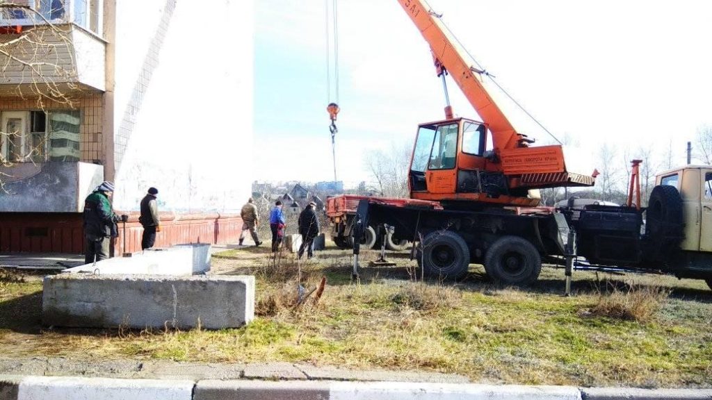 В Запорожье на Песках начали строительство многоэтажки в двух метрах от балконов (ФОТО, ВИДЕО)