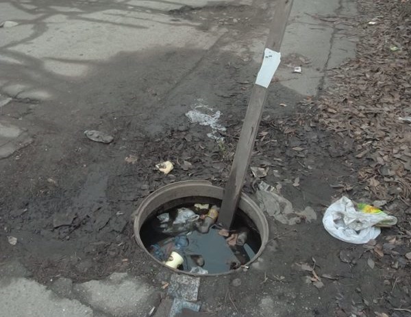 В Запорожье людей подстерегает ловушка на дороге (ФОТО)
