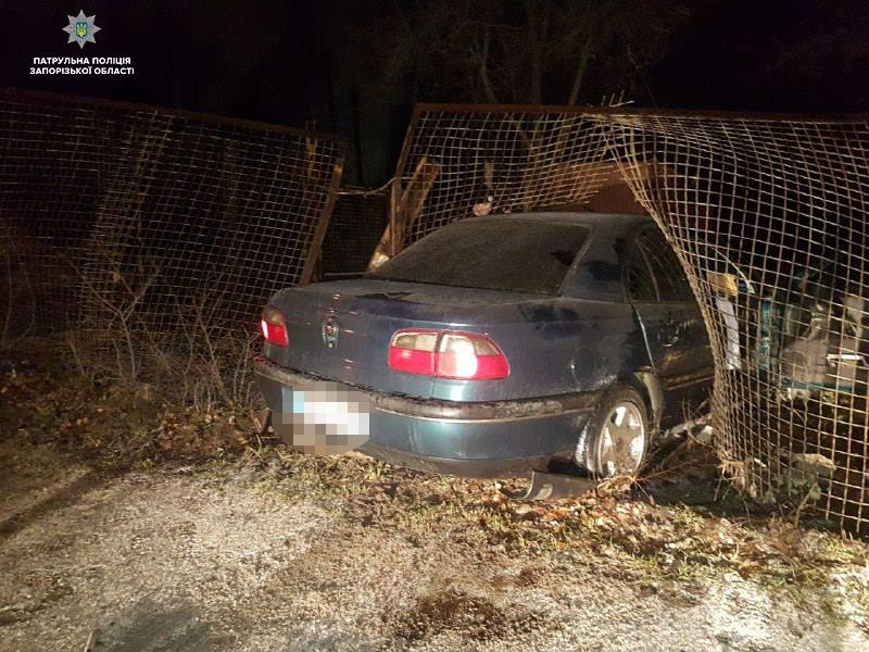 В Запорожье пьяный водитель при попытке скрыться от полиции попал в ДТП (ФОТО)