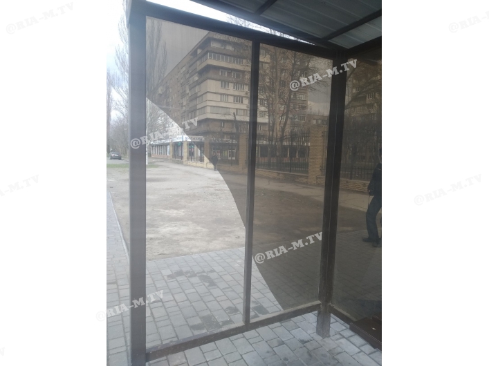 В Запорожской области вандалы разгромили остановку (ФОТО)