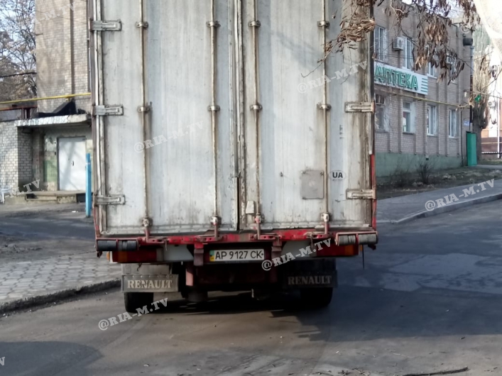 В Запорожской области грузовик врезался в дерево: водитель скрылся с места ДТП (ФОТО, ВИДЕО)