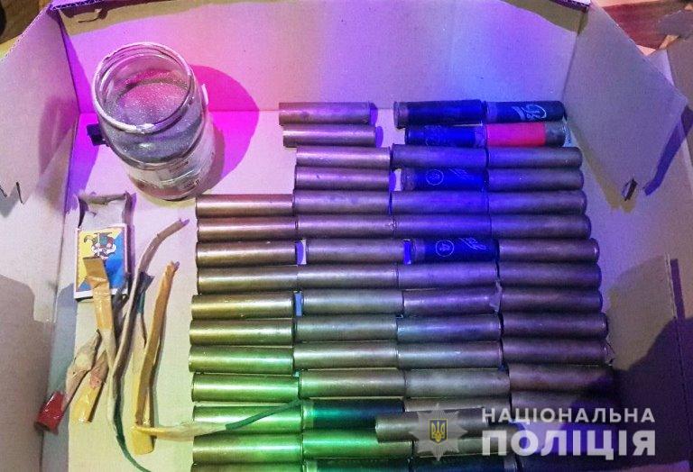 В Запорожской области у мужчины нашли наркотики, гранаты и арсенал боеприпасов (ФОТО)