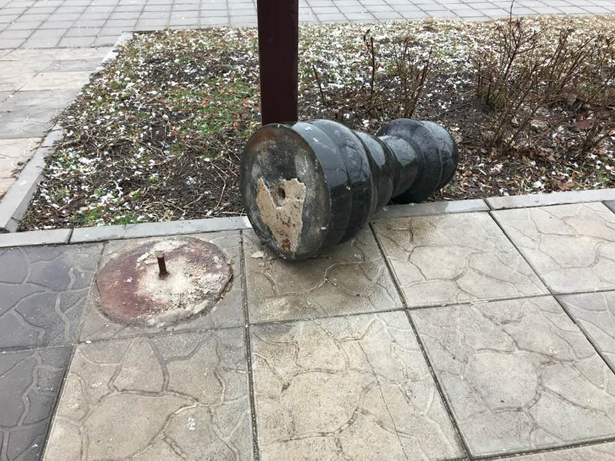 На запорожском курорте вандалы испортили достопримечательность (ФОТО)
