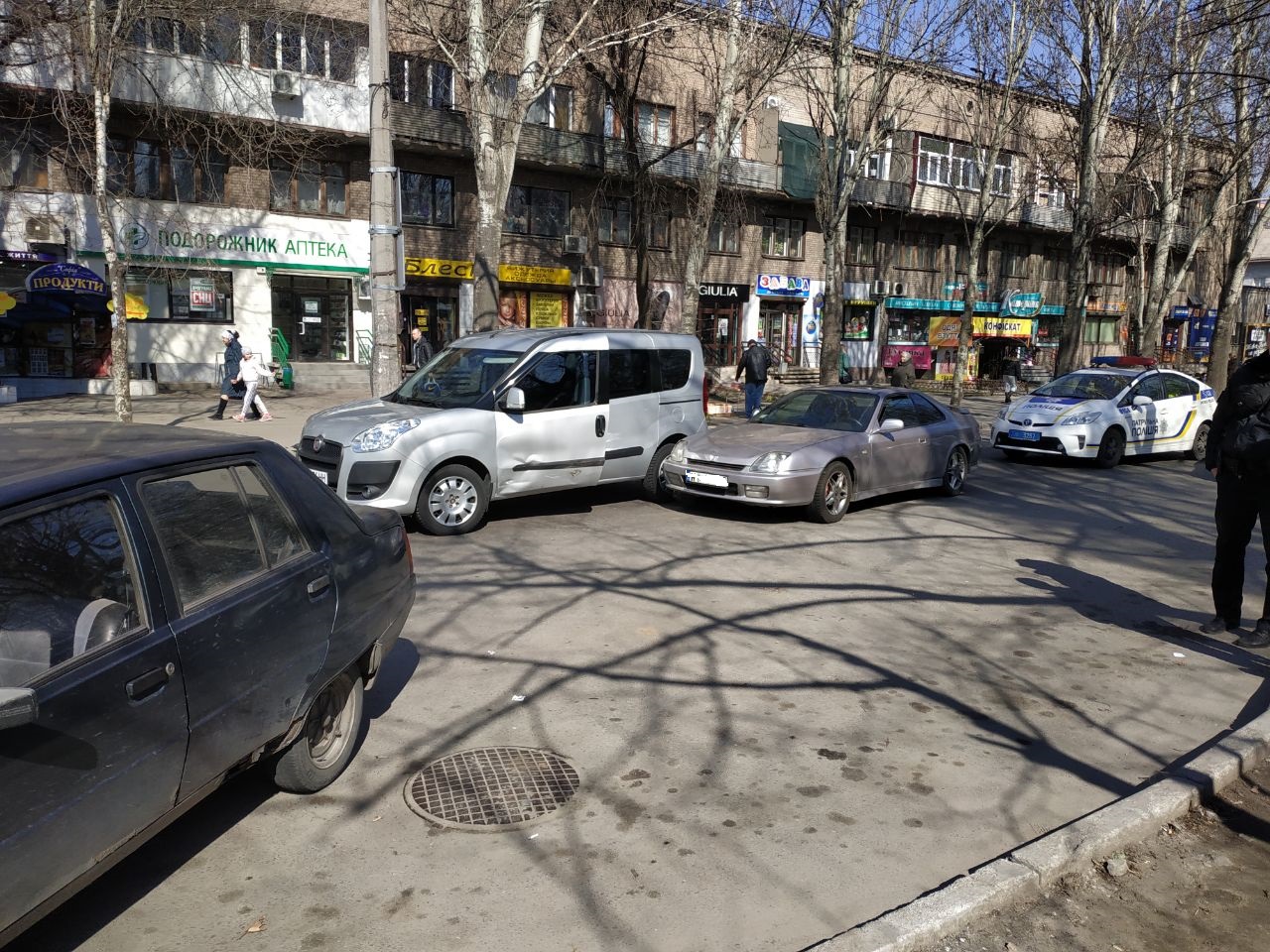 В центре Запорожья минивен столкнулся с легковушкой (ФОТО)