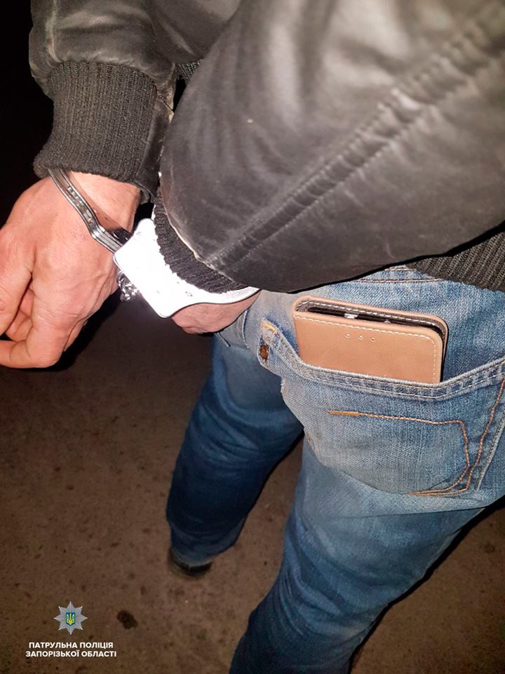 В Запорожье девушку ограбили в общественном транспорте