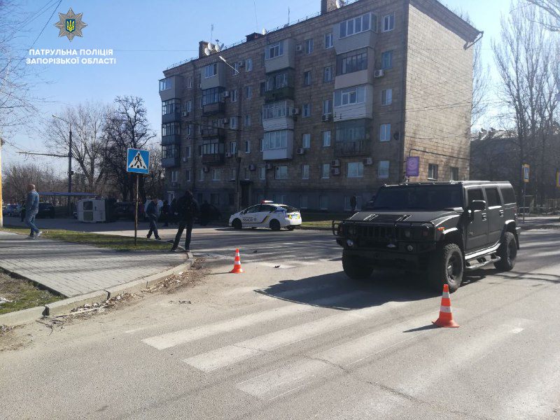 В Запорожье внедорожник столкнулся с маршруткой: есть пострадавшие (ФОТО)