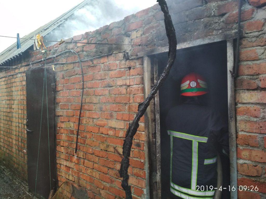 На запорожском курорте загорелся дом с хозяевами внутри (ФОТО)