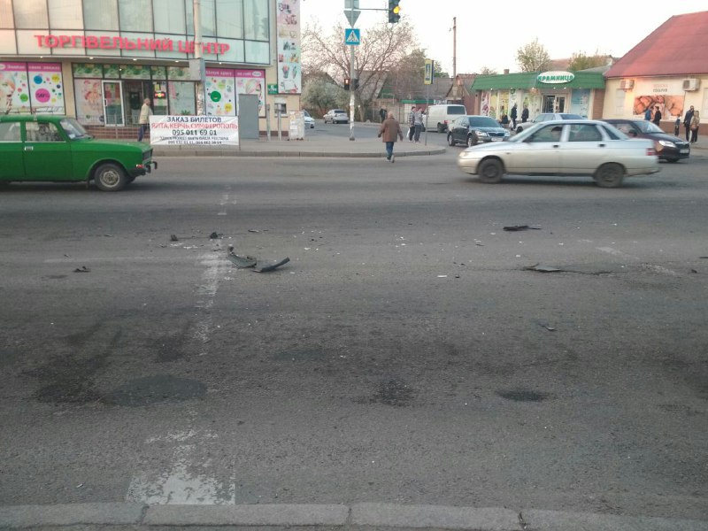 В Запорожье на Космосе не разминулись легковушки (ФОТО)