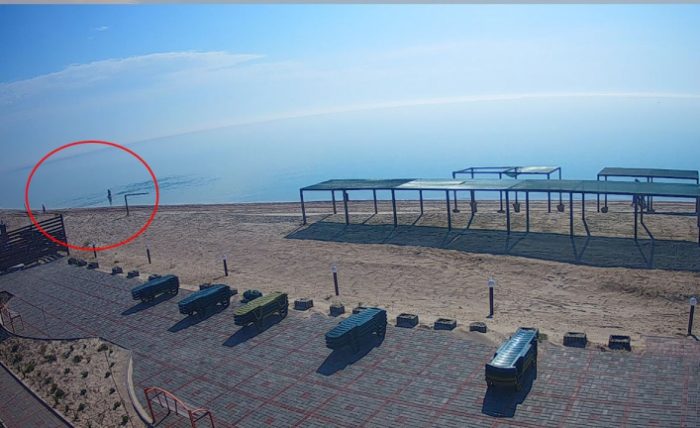 На пляже популярного запорожского курорта заметили отдыхающих (ФОТОФАКТ) 4 На пляже популярного запорожского курорта заметили отдыхающих (ФОТОФАКТ)