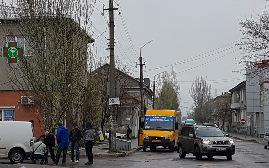 На запорожском курорте столкнулись две легковушки: подробности и ФОТО