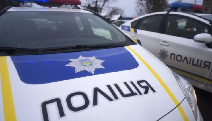 В Запорожье ночью полицейские задержали трех парней на «Мерседесе» (ФОТО)