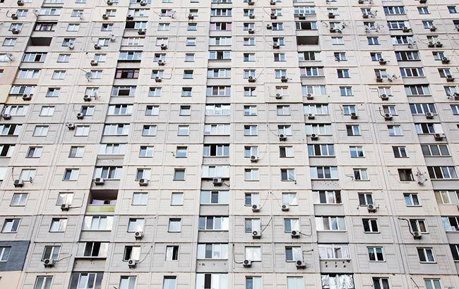 В Запорожской области 17-летняя девушка выпрыгнула из окна из-за ссоры с молодым человеком