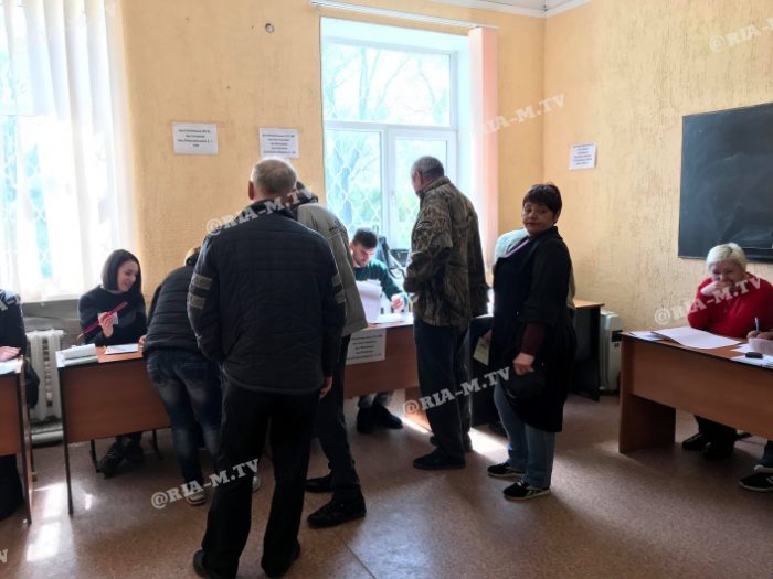 В Запорожской области избиратели устроили скандал на участке (ФОТО)