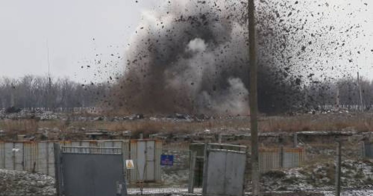 На Донбассе во время разминирования подорвался спасатель из Запорожской области