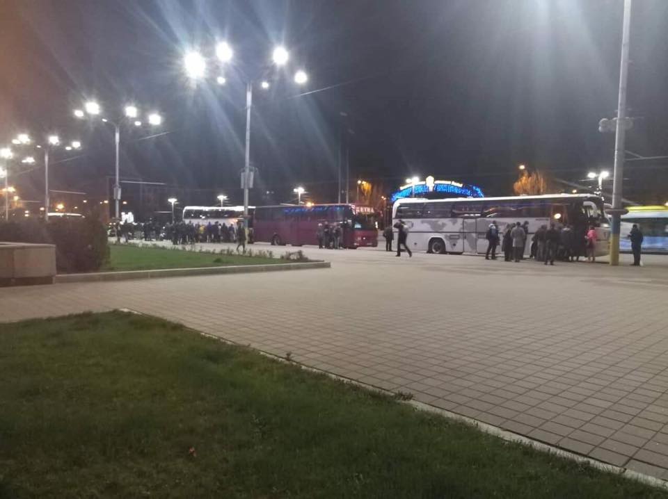 Из Запорожья людей централизованно везут на дебаты автобусами, - Соцсети
