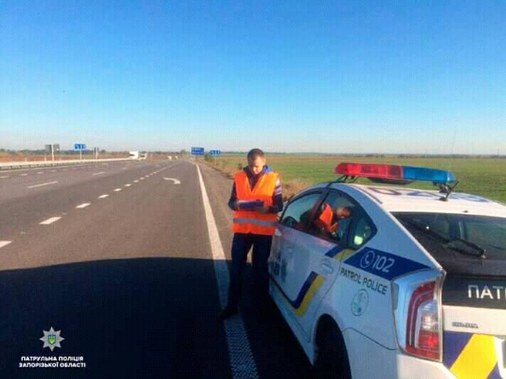 В Запорожье полицейские вышли на улицы города для проверок: опубликованы ФОТО