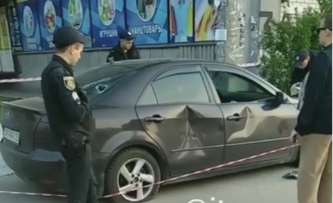 В Запорожье на Бабурке обстреляли иномарку: появилось ВИДЕО с места происшествия