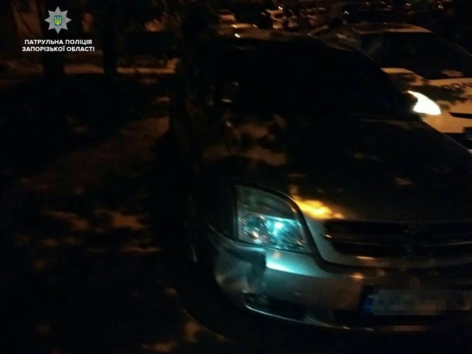 В Запорожье ночью полицейские задержали нарушителя на OPEL (ФОТО)
