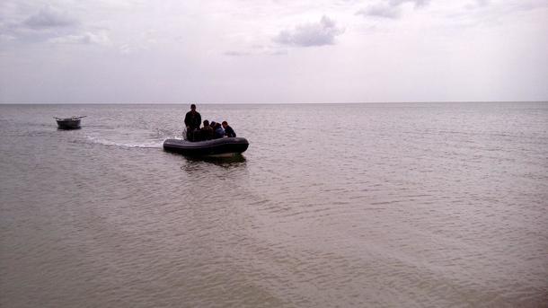 На Запорожском курорте в открытое море унесло 9 рыбаков