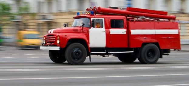 В Запорожье на Кичкасе ночью спасатели эвакуировали жильцов многоэтажки