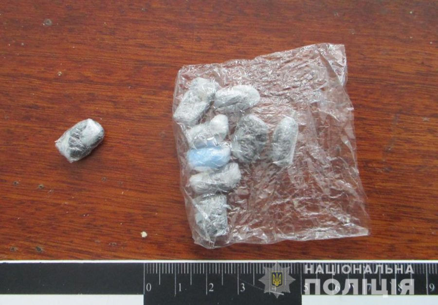 В Запорожье на Бабурке задержали девушку-наркодилера