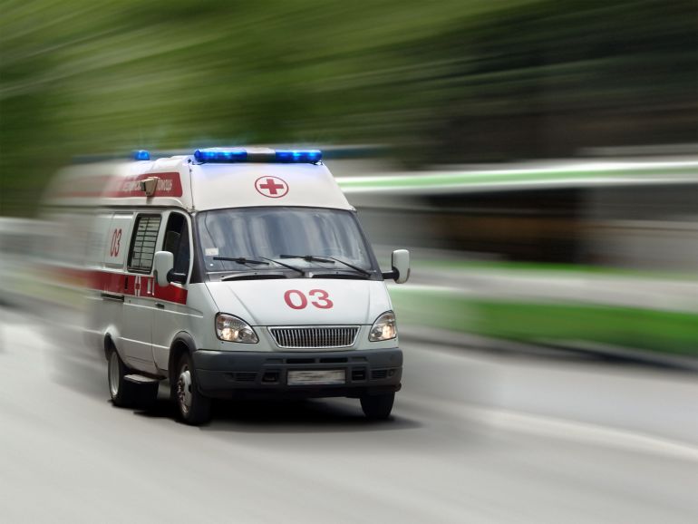 В Запорожье мужчине стало плохо посреди улицы, его реанимировала "скорая" (ФОТО)