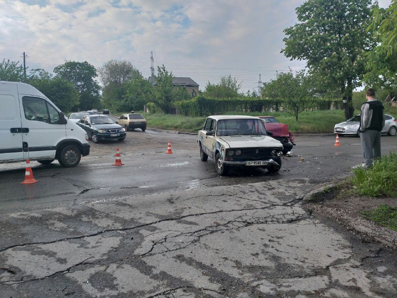 В Запорожье столкнулись легковушки (ФОТО)