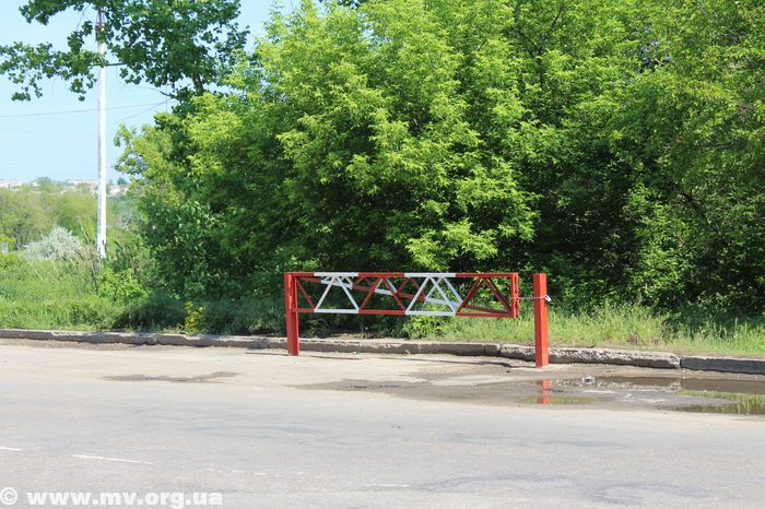 В Запорожской области на въезде в крупный город установили шлагбаумы: причина и ФОТО