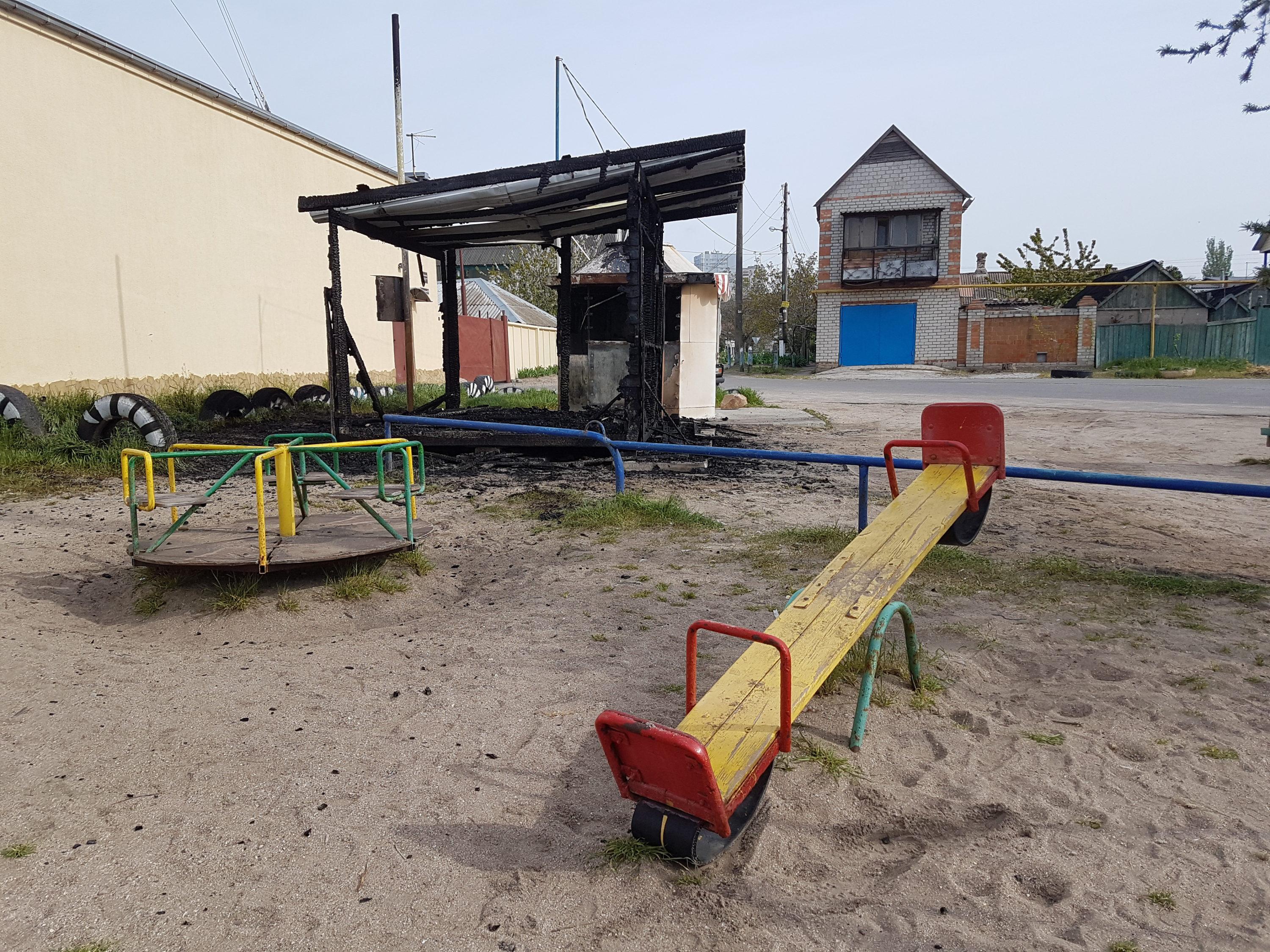 На запорожском курорте сожгли две "наливайки" (ФОТО)