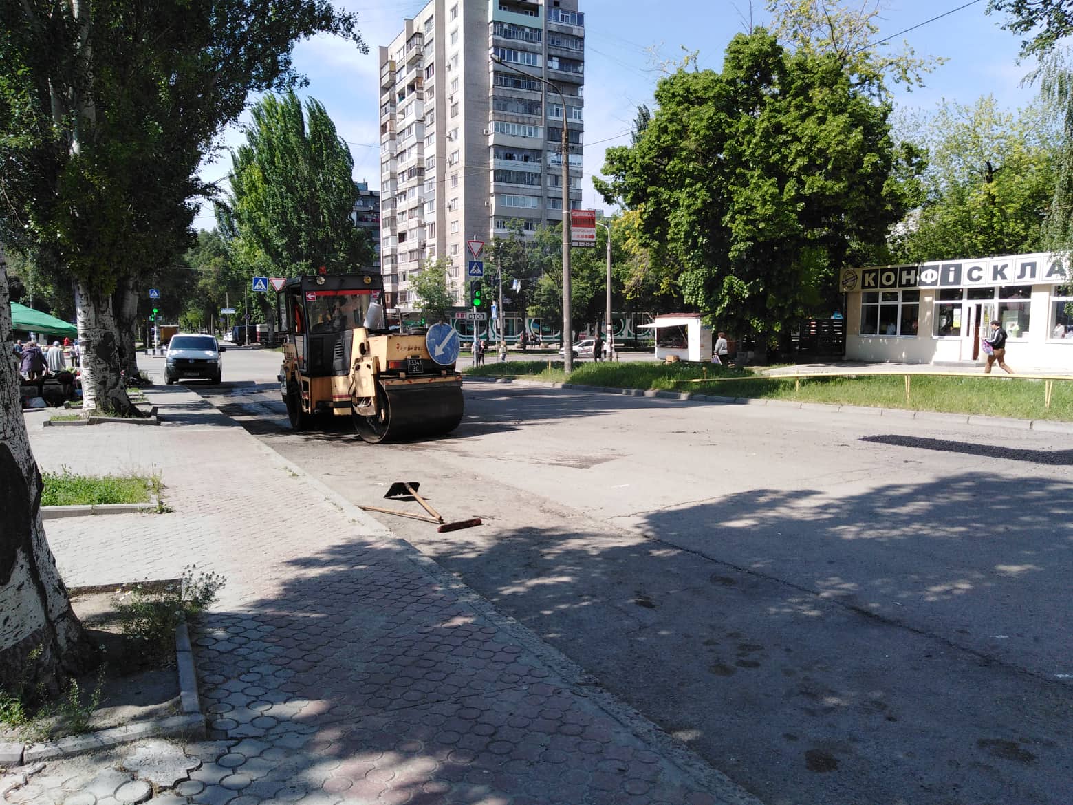 В центре Запорожья ремонтируют дороги (ФОТО)