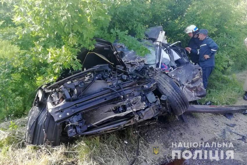 На трассе в Запорожской области легковушка влетела под фуру: есть погибшие (ФОТО)