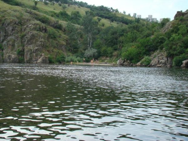Запорожцы показали, как за выходные можно загадить пляж (ФОТО)