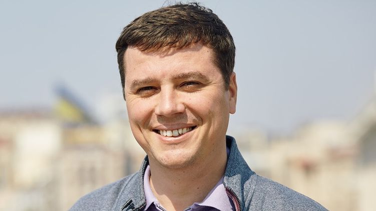 «Оппоблок-Доверяй делам» ведет в Раду противника Дня Победы и сторонника томоса