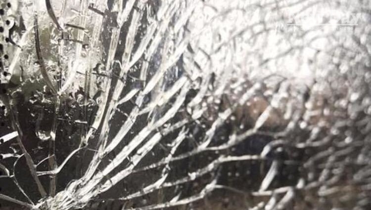 В Запорожье разыскивают вандалов, которые закидали камнями автобус с пассажирами (ФОТО)