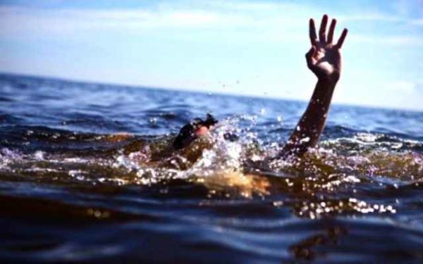 Азовское море едва не забрало жизни двух женщин
