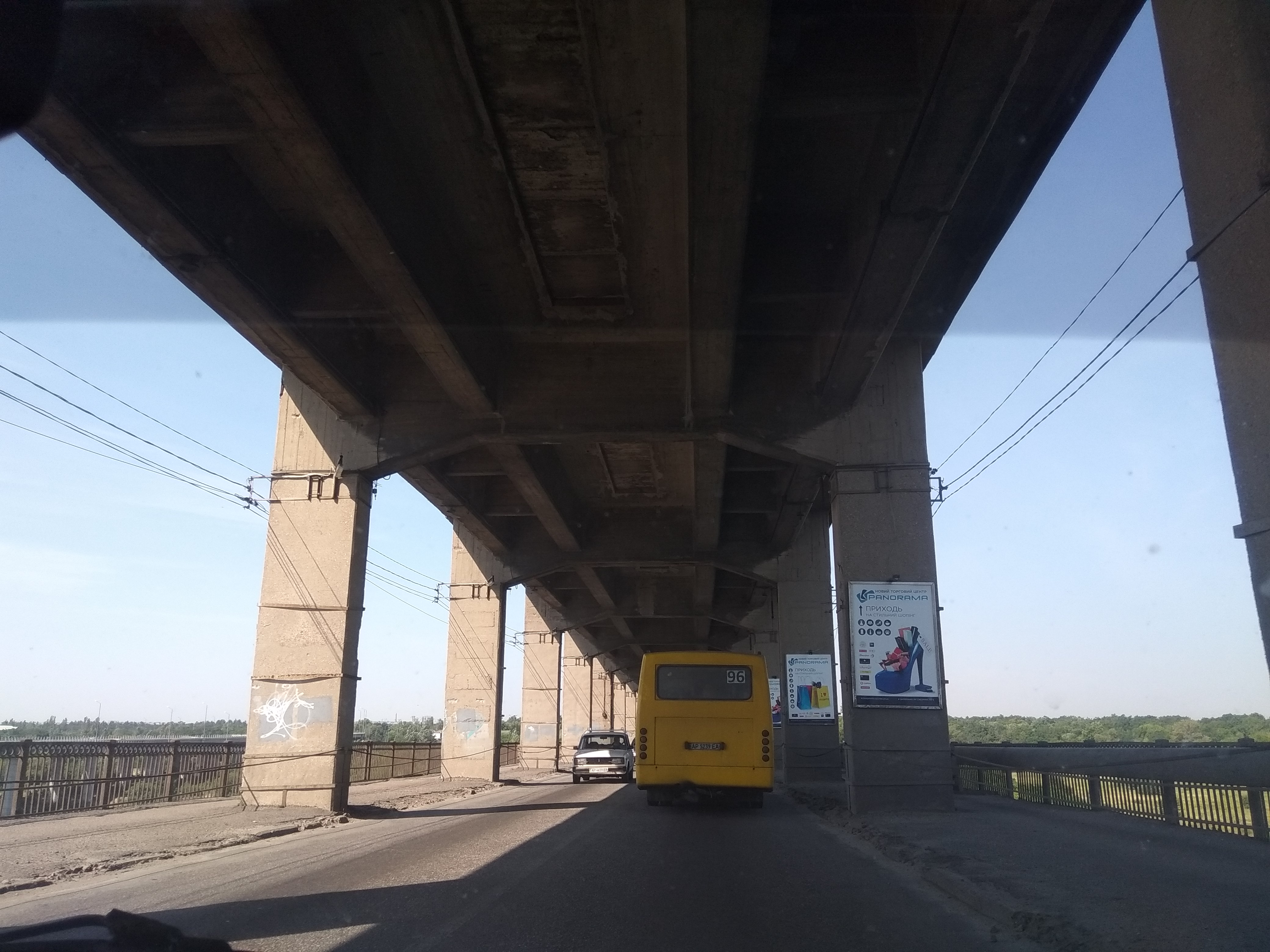 Запорожцы продолжают стоять в пробках на жаре (ФОТО)