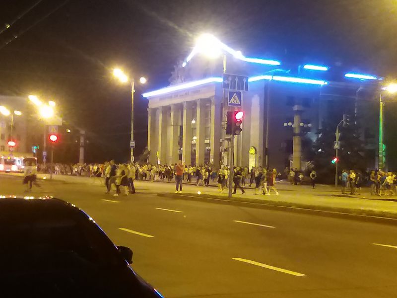 Ни проехать, ни пройти: что происходило на остановках Запорожья после концерта CC Catch и LaBouche (ФОТО, ВИДЕО)