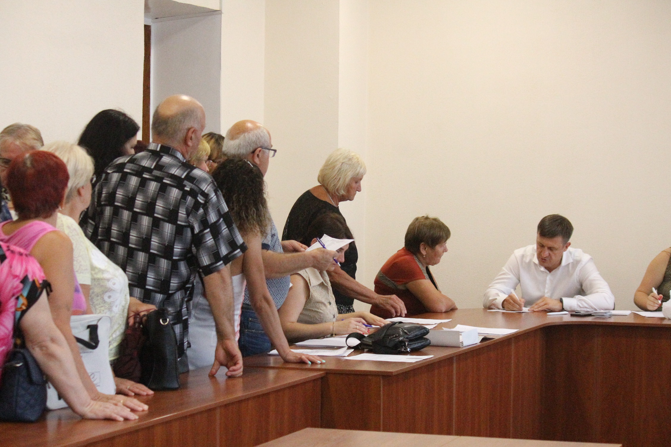 На личном приеме Игорь Чумаченко помогает запорожцам решить коммунальные проблемы