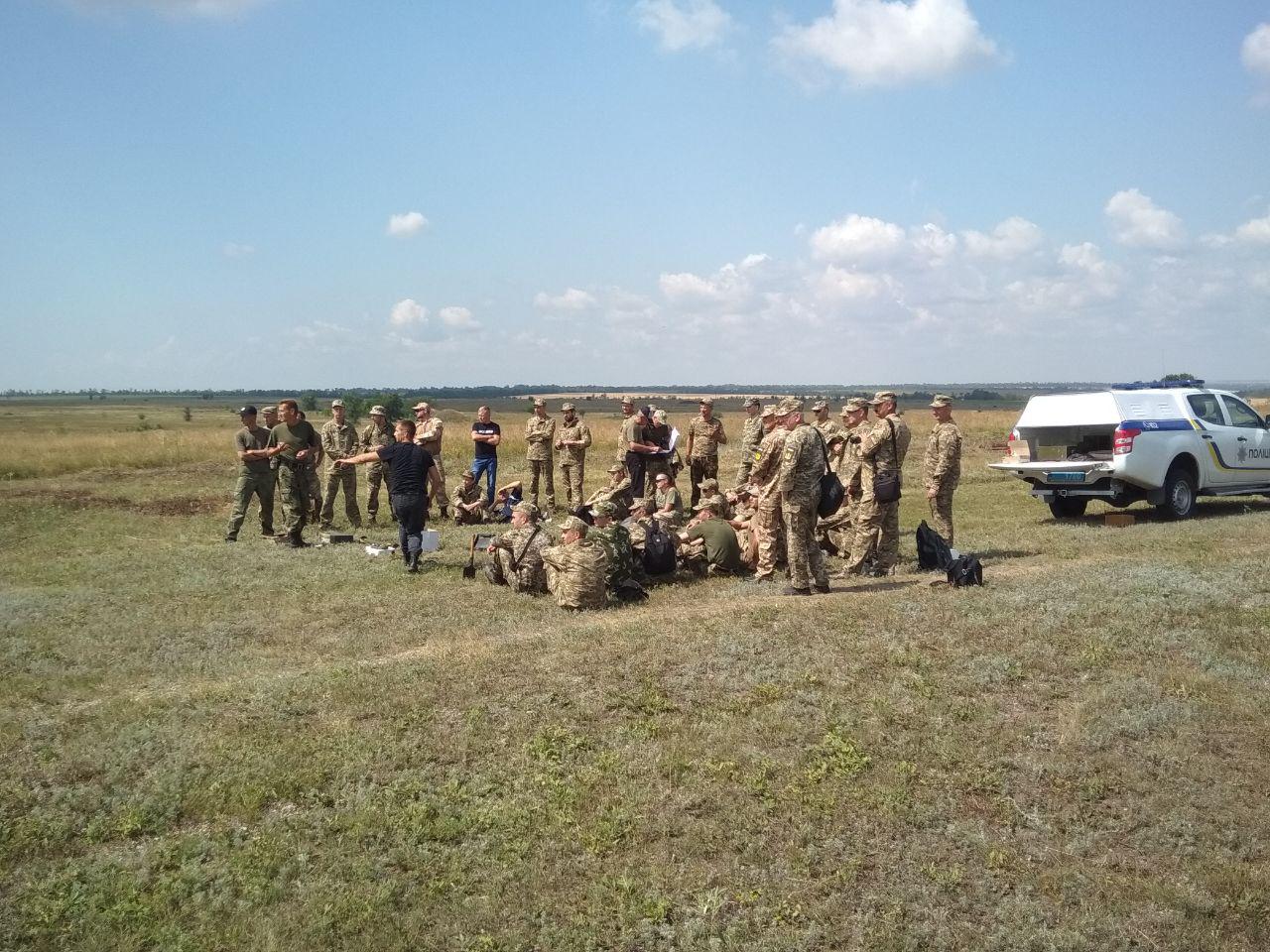 Запорожских резервистов выгнали на полигон (ФОТО)