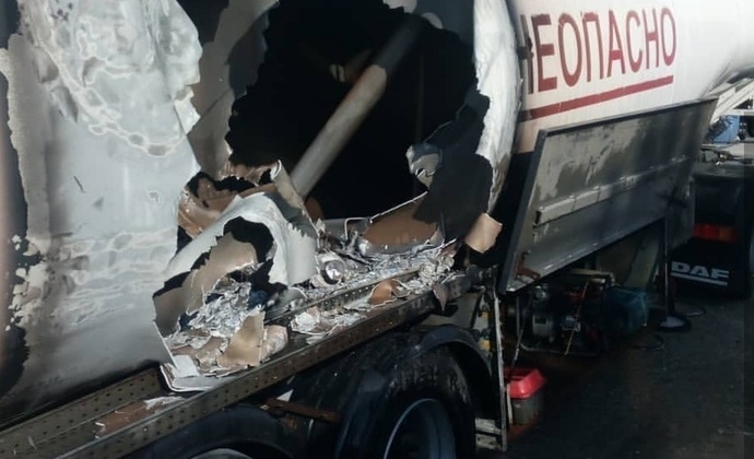 В Запорожье произошел масштабный пожар на заправке (ФОТО)