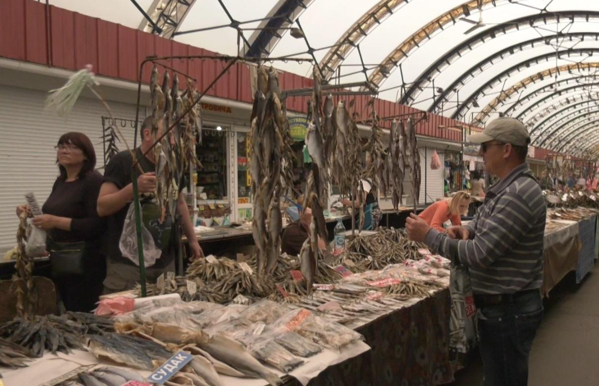 Свинина по 100, камбала-150, икра по 200. Блогеры показали цены на рынке Бердянска